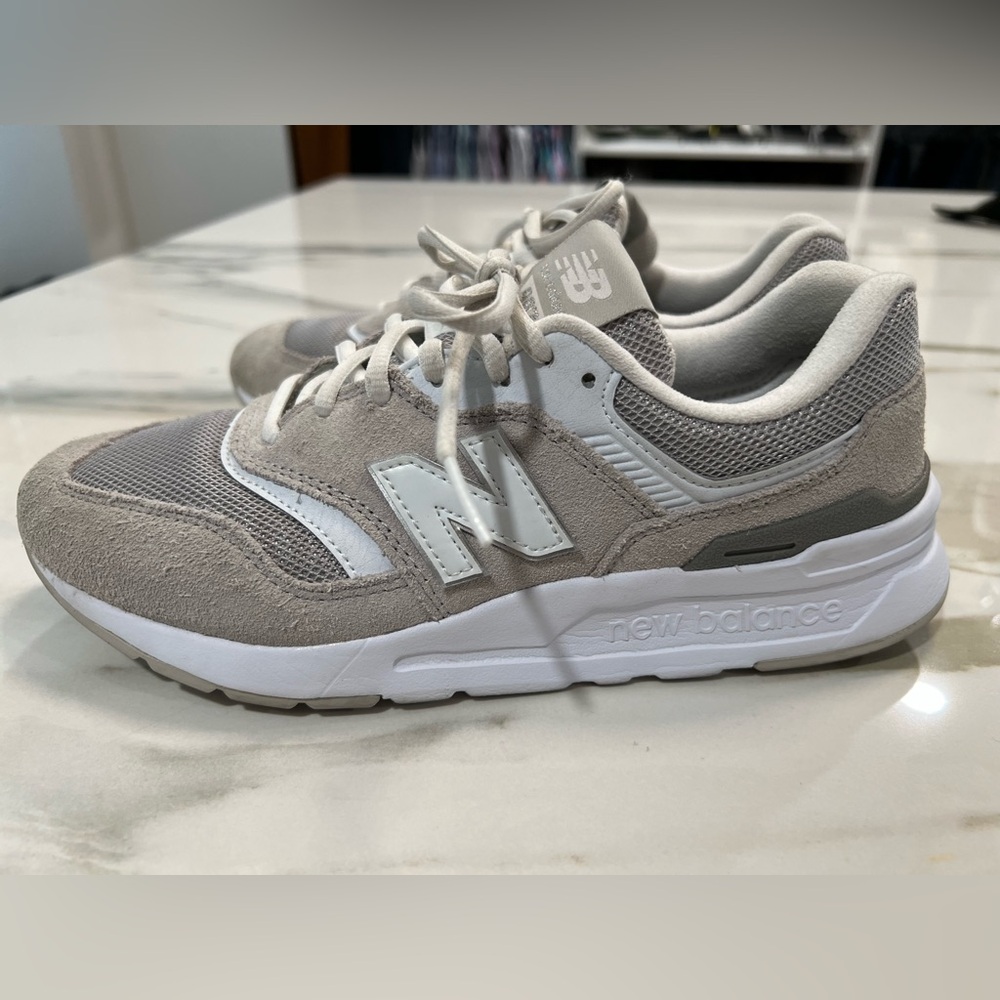 Women’s New Balance 997H Gray - Size 8